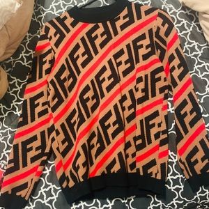 I’m selling a nice Fendi sweater size XS